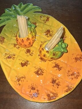 NIB Pineapple Serving Tray Set